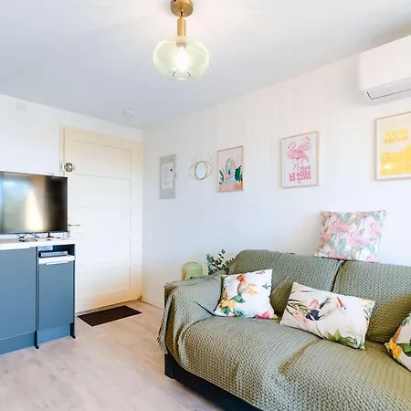 Apartment T2 Climatise Pres Plage, Parking, Cuisine Equipee, Balcon - - Fr-1-409-227 Gruissan