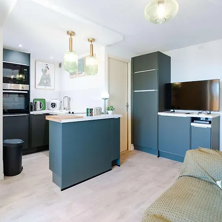 Apartment T2 Climatise Pres Plage, Parking, Cuisine Equipee, Balcon - - Fr-1-409-227 *